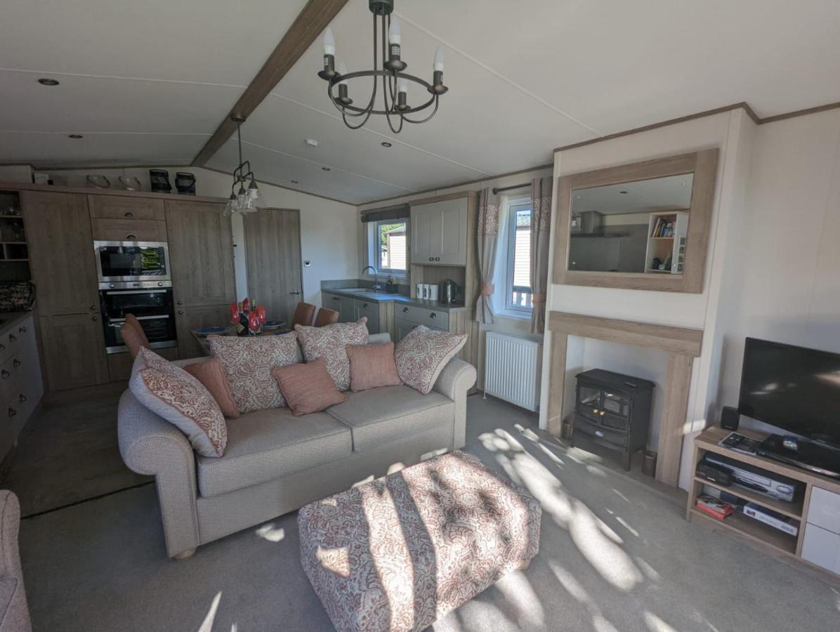 Shorefield Country Park: Luxury Caravan on New Forest Edge Milford on Sea Exterior photo